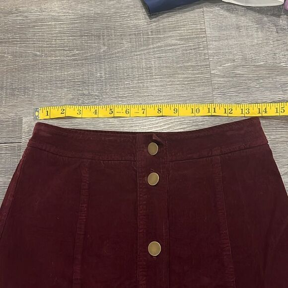 Nordstrom NWOT Three Dot burgundy a-line corduroy mini skit gold buttons - small - Picture 4 of 9